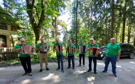 Spominska slovesnost na Trotovem vrhu na Strojni (11)